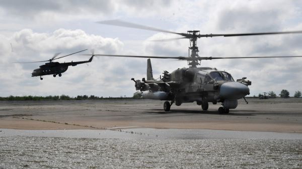 При поддержке авиации и артиллерии: в Минобороны заявили об улучшении положения российских войск в районе Авдеевки