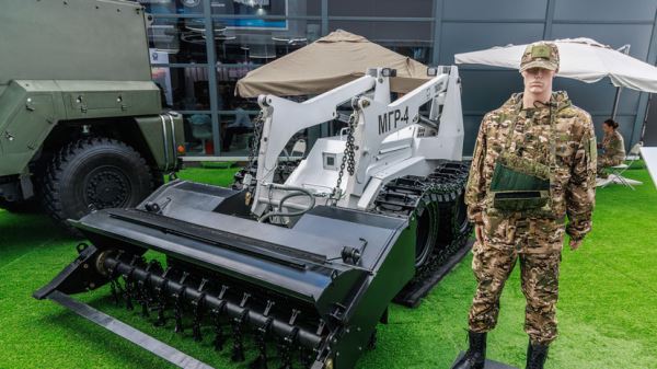 «Зачистка территорий»: в России завершились испытания модернизированного робота-сапёра «Шмель»