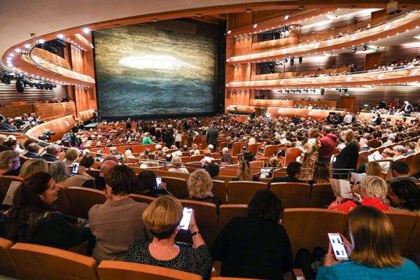 Пошел в бесконечность: Мариинский театр до ночи отмечал 240-летие