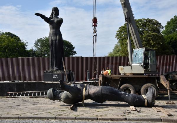 «Зачистить сознание»: Минкультуры Украины призвало исключить из госреестра памятников монументы Пушкину