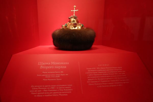 Не по Сеньке шапка Мономаха: музеи Кремля развенчали мифы царских регалий